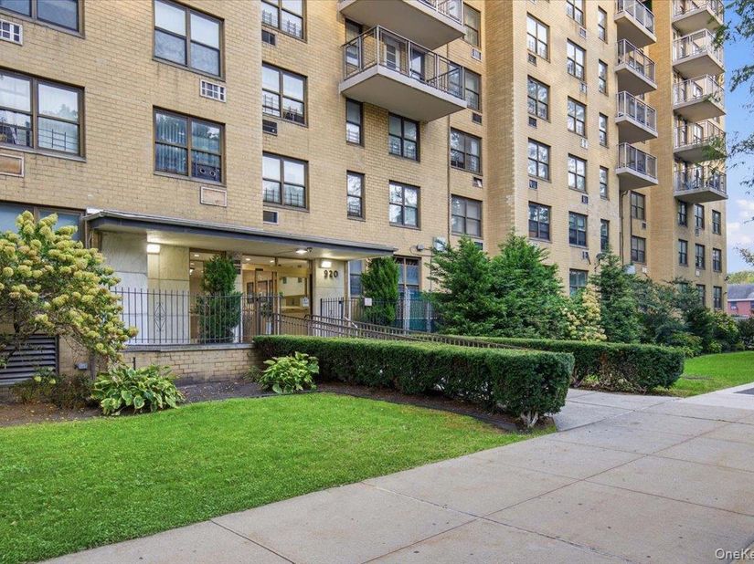920 Metcalf Avenue 19A, Bronx NY 10473