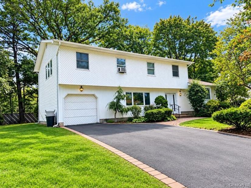 46 Stevenson Place, Deer Park NY 11729
