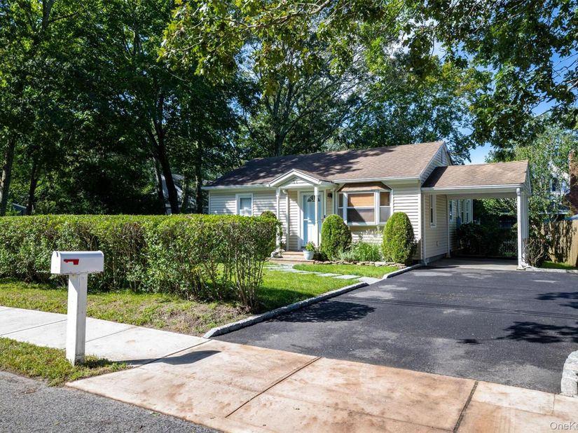 51 Wakeman Road, Hampton Bays NY 11946