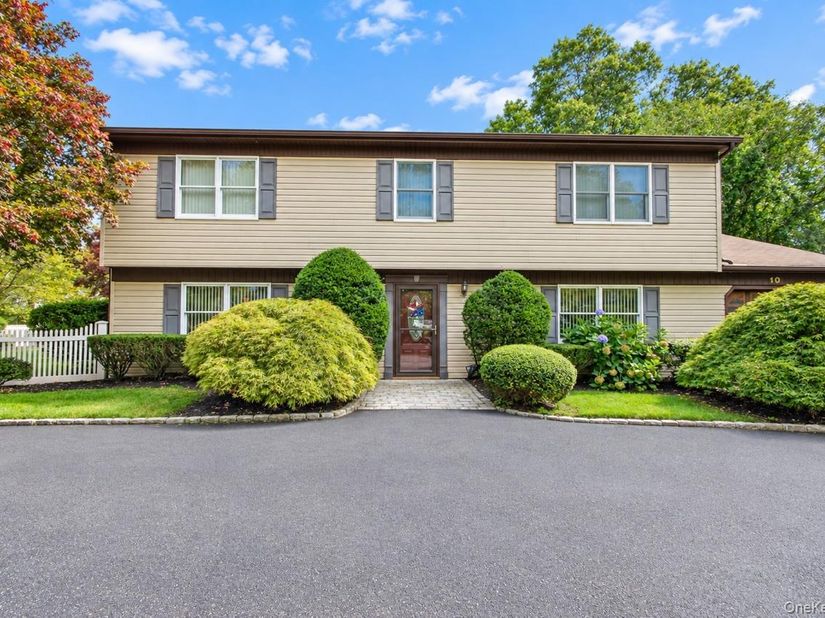 10 Marblestone, South Setauket NY 11720