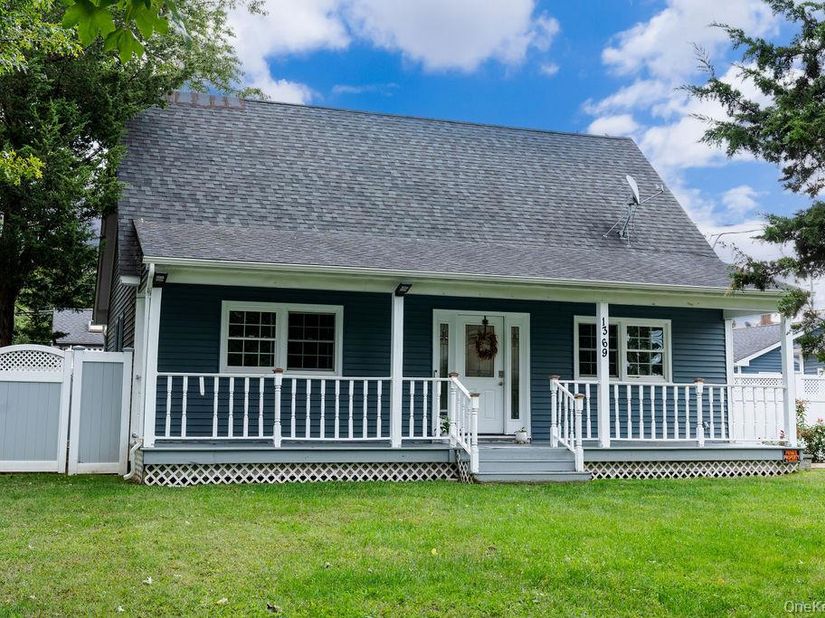 1369 N Clinton Avenue, Bay Shore NY 11706