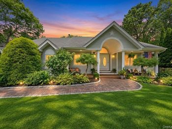 7 Wood Hollow Drive