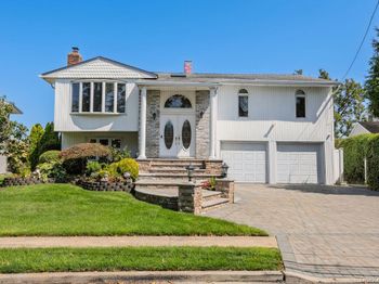 3529 Daniel Crescent