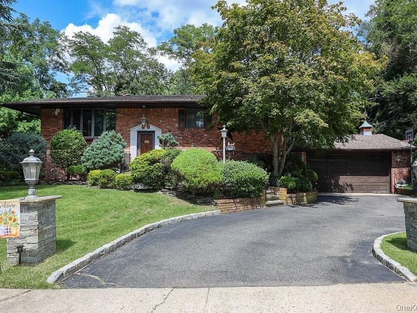 3 Mackay Drive, Hauppauge NY 11788