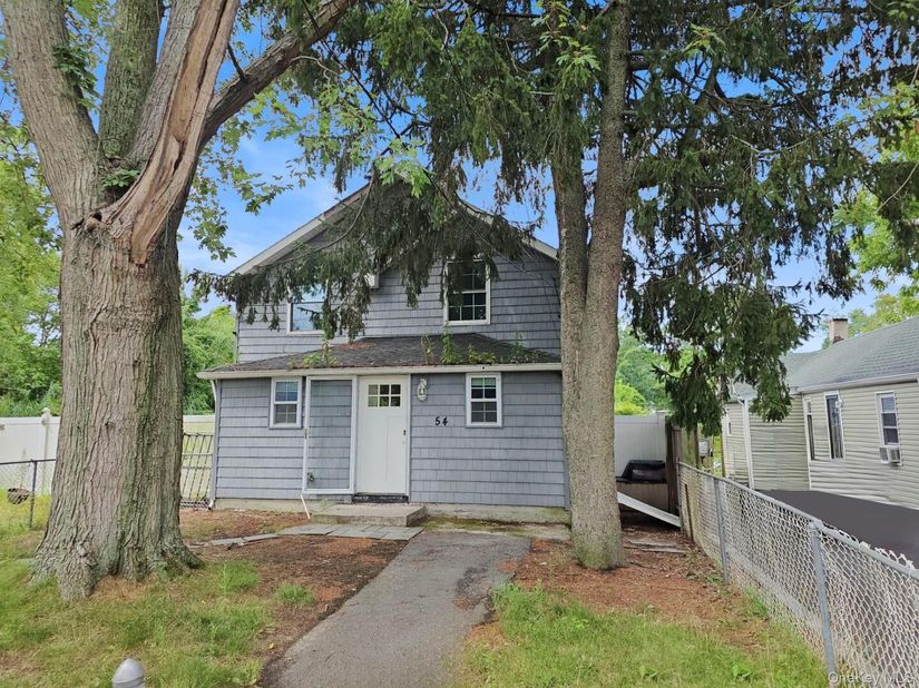 54 Oneill Avenue, Bay Shore NY 11706