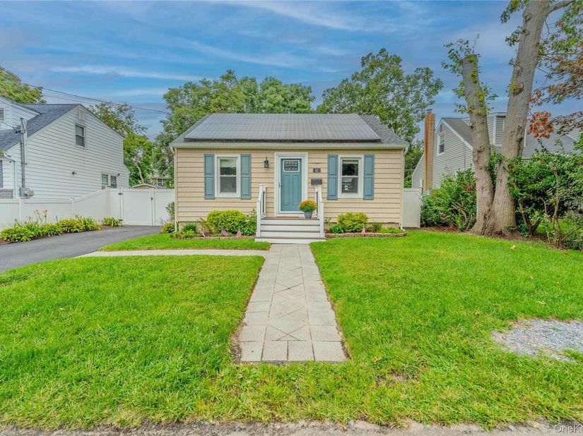 41 W 6th Street, Patchogue NY 11772