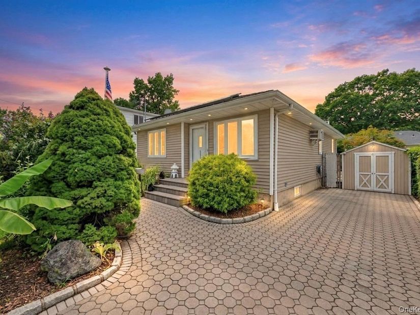 325 Beachview Street, Copiague NY 11726