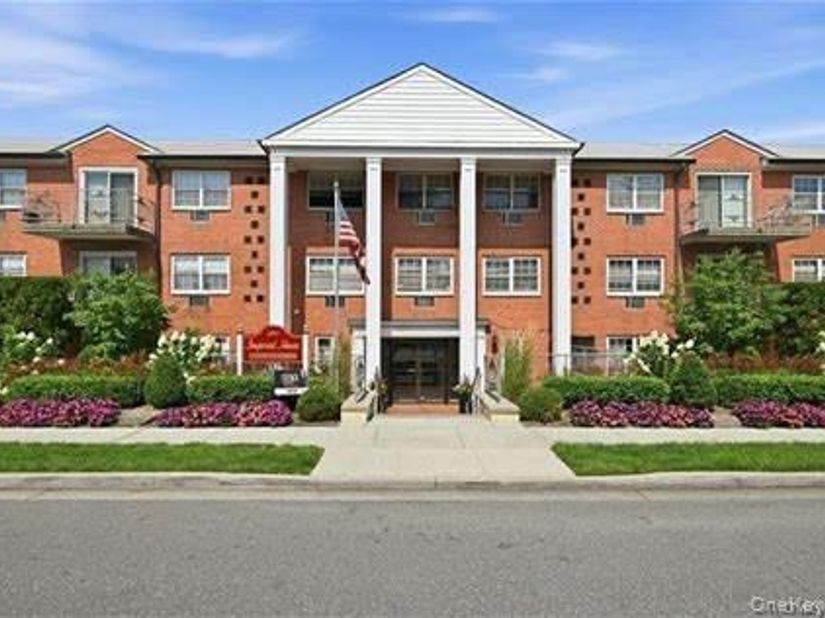 250 Village Avenue N C15, Rockville Centre NY 11570