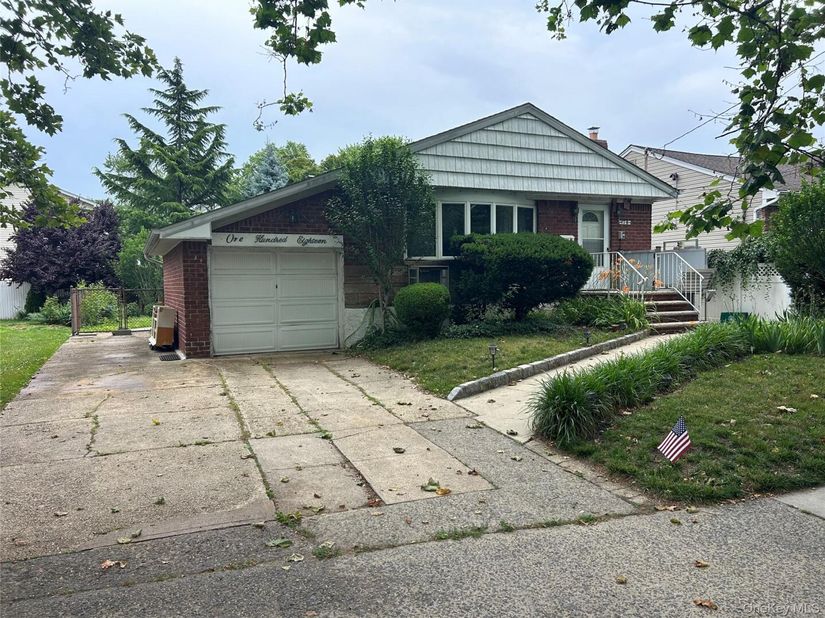 118 Franklin Avenue, Malverne NY 11565
