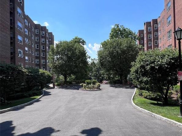 290 Collins Avenue 8E, Fleetwood NY 10552