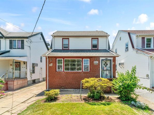 8952 218th Street, Queens Village NY 11427