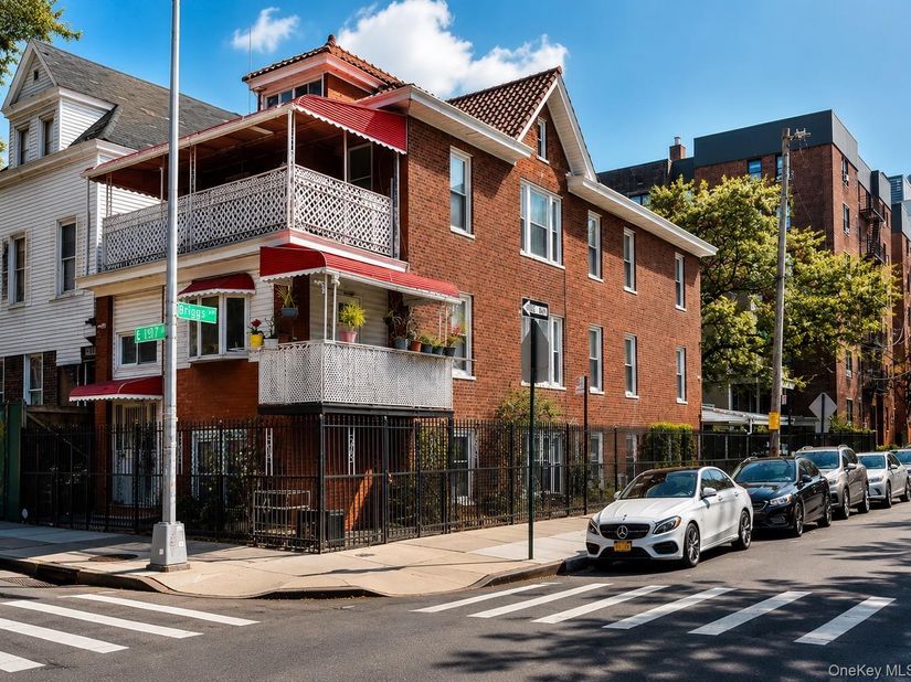 260 E 197th Street, Bronx NY 10458