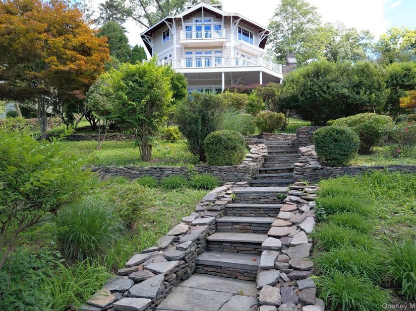 33 Truesdale Lake Drive, South Salem NY 10590