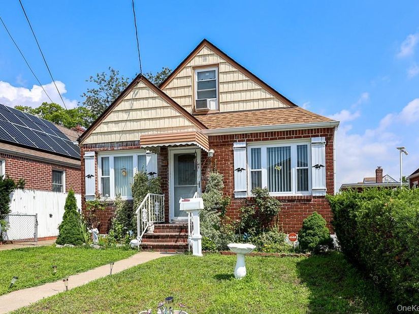 7 Catherine Court, Elmont NY 11003
