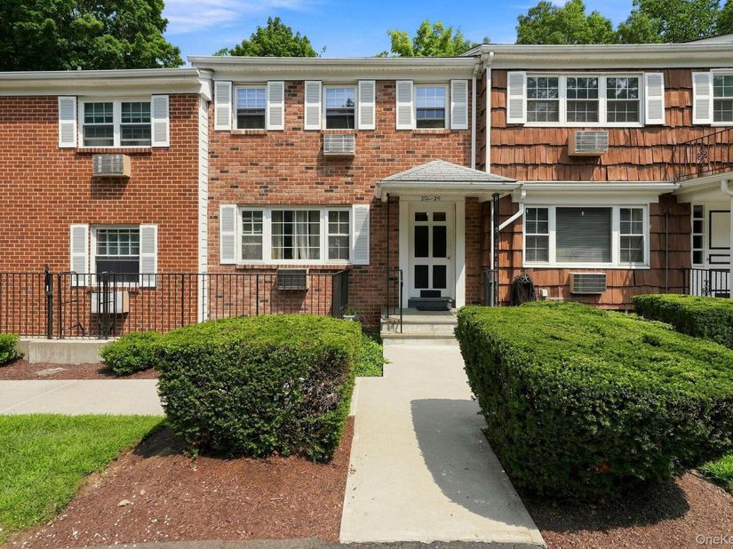 210 Woodland Hills Road 210, White Plains NY 10603