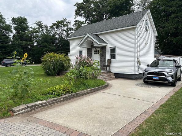 1287 Little East Neck Road, Wyandanch NY 11798