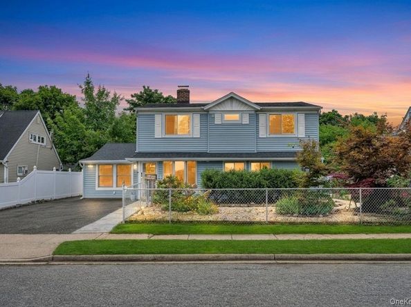 40 Blueberry Lane, Hicksville NY 11801