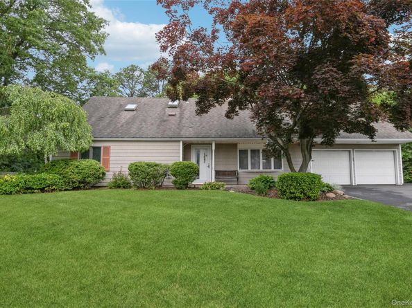 28 Campus Lane, Ronkonkoma NY 11779