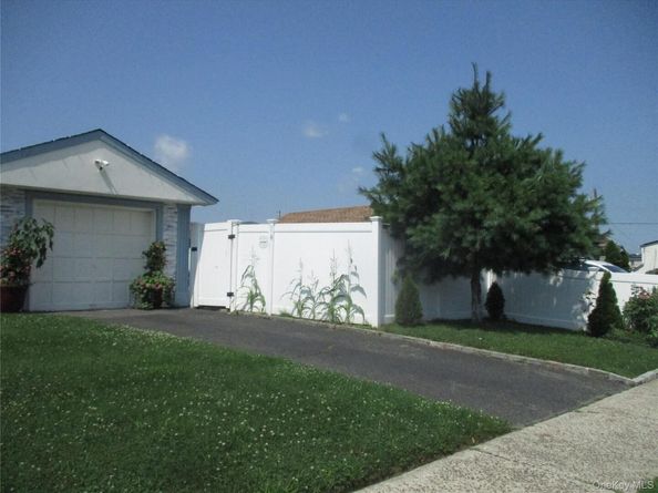 835 Washington Avenue, Westbury NY 11590