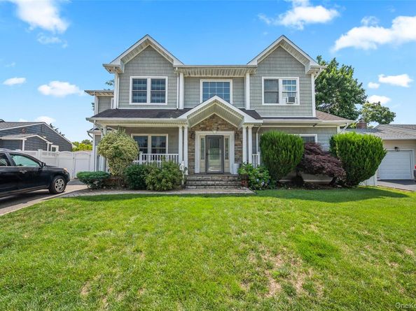 19 Manetto Drive, Plainview NY 11803
