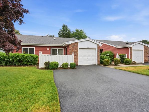 606 Flair Court W, Saint James NY 11780
