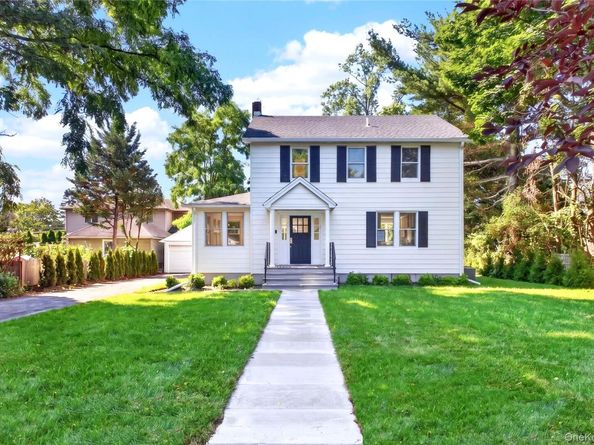 118 Willow Street, Roslyn Heights NY 11577