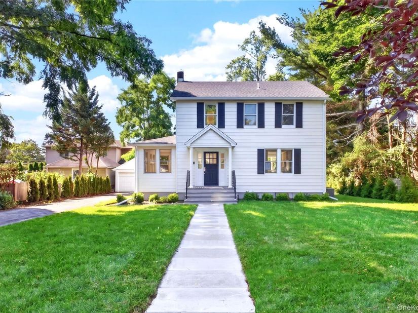 118 Willow Street, Roslyn Heights NY 11577