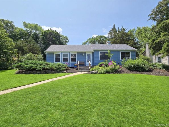 46 Peconic Street, Selden NY 11784