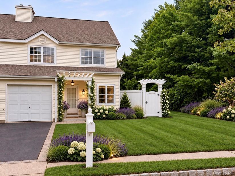 2 Herrels Circle, Melville NY 11747