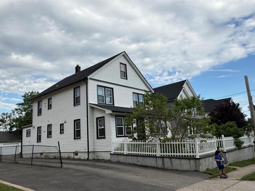 168 Jefferson Avenue, Roslyn Heights NY 11577