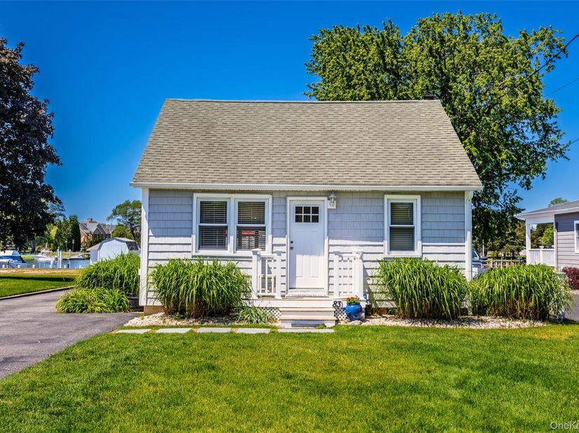 83 Beach Road, Aquebogue NY 11901