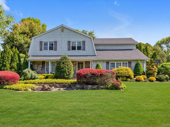 4 Toga Court, East Northport NY 11731