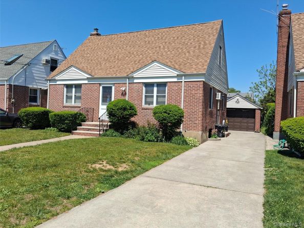 76-37 271st Street, New Hyde Park NY 11040