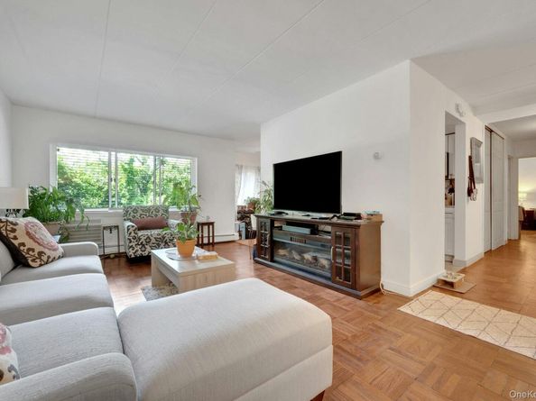 370 Central Park Avenue 2E, Scarsdale NY 10583