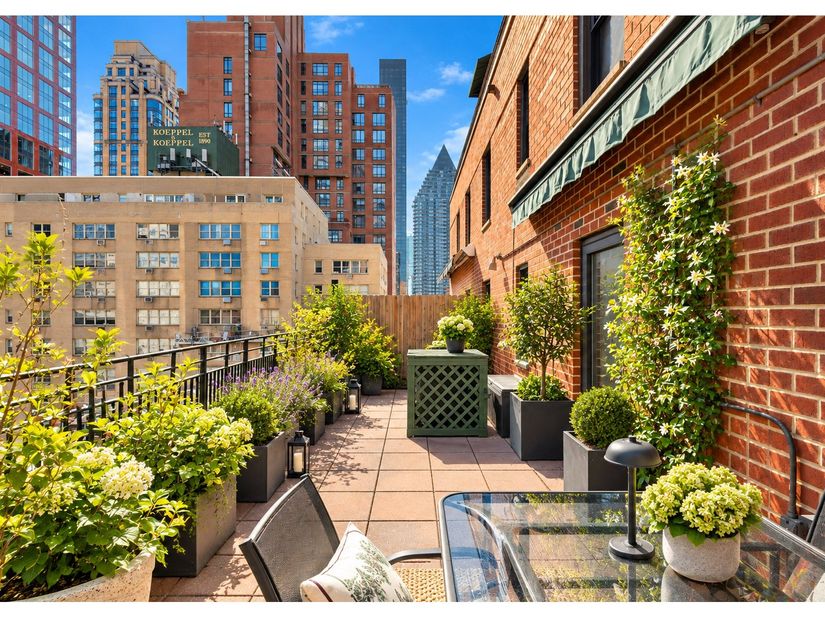 345 East 52nd Street 11B, New York NY 10022