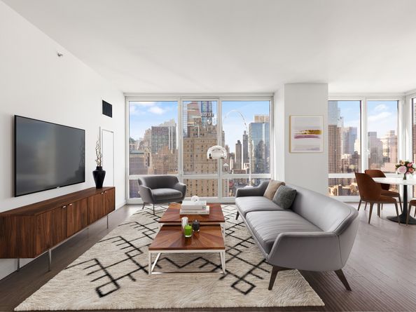 247 West 46th Street 2203, New York NY 10036