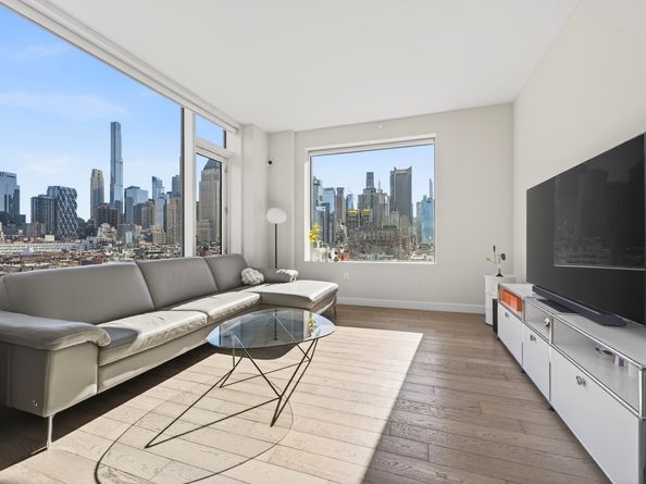 505 West 43rd Street 14A, New York NY 10036