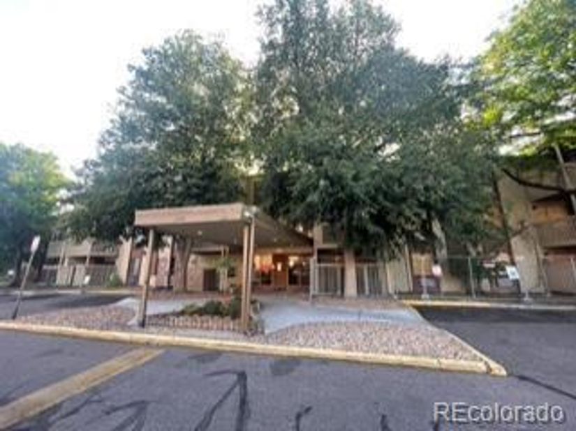 1300 S Parker Road 10, Denver CO 80231