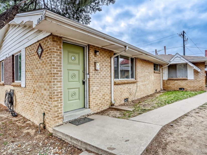 1231 Akron Street, Aurora CO 80010