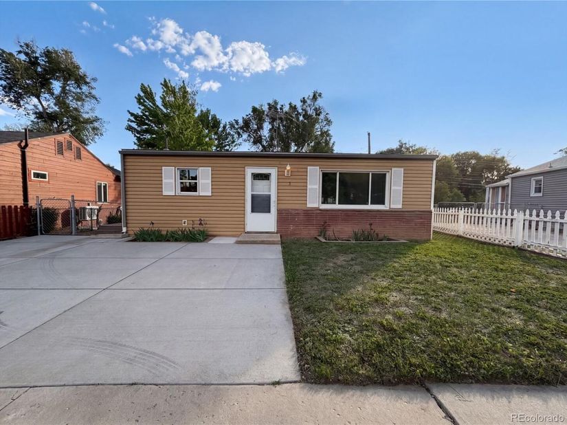 433 Sunnyside Lane, Longmont CO 80504