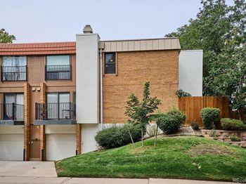 2907 S Locust Street