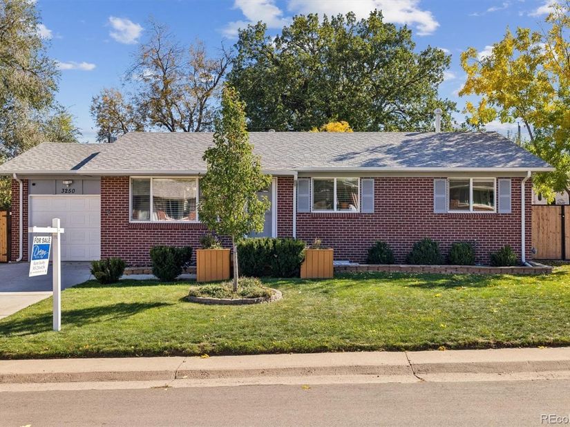 3250 W Saratoga Avenue, Englewood CO 80110