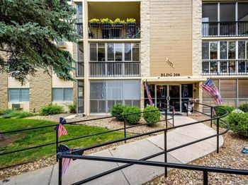 3082 S Wheeling Way