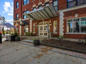 881 Lafayette Boulevard