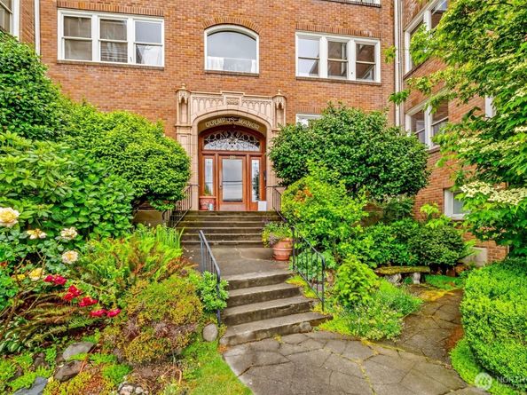 220 W Olympic Place 107, Seattle WA 98119