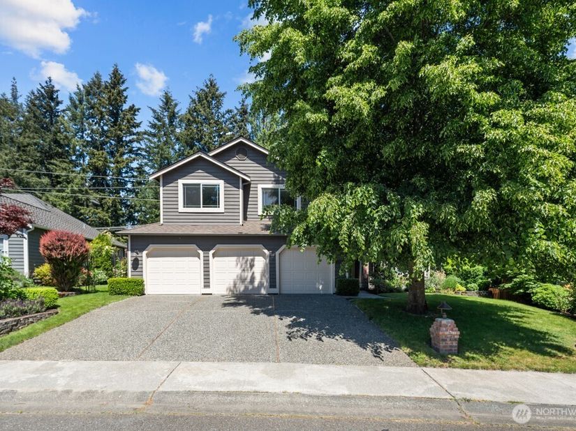15732 111th Avenue NE, Bothell WA 98011