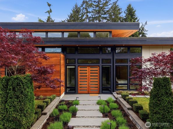 16323 NE 44th Court, Redmond WA 98052