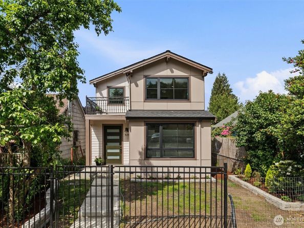 523 Bridges Avenue S, Kent WA 98032