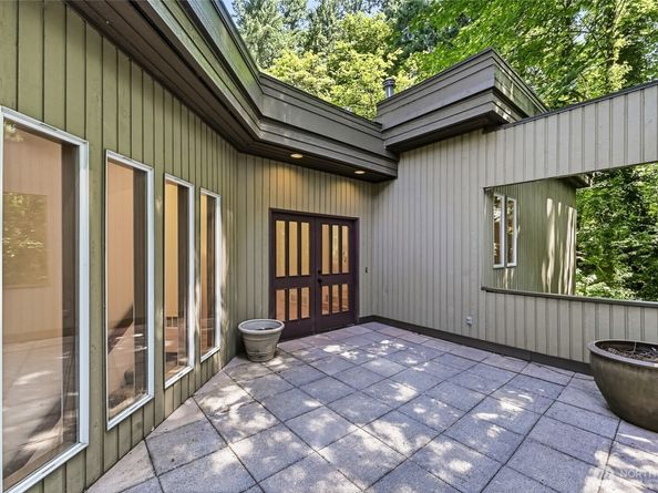 4200 W Lake Sammamish Parkway SE, Bellevue WA 98008