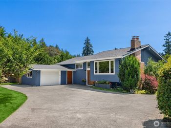 7563 NE Emerald Way